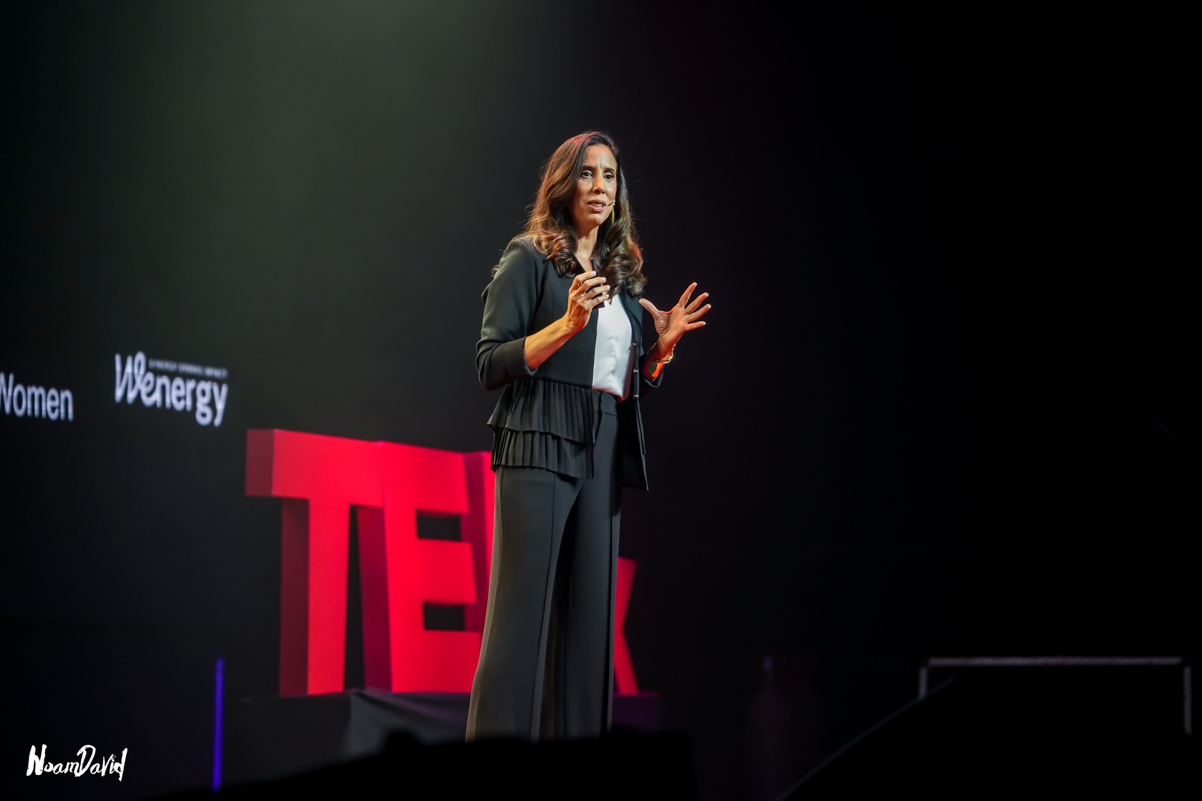 עדי כרמון סקופ מרצה על במת TED